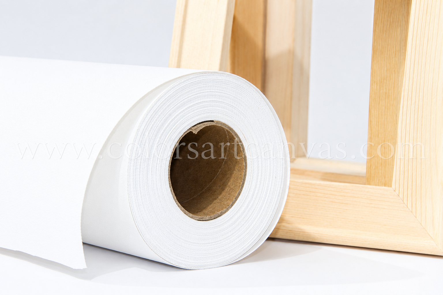 Linen canvas rolls and stretched linen canvas production in a professional workshop