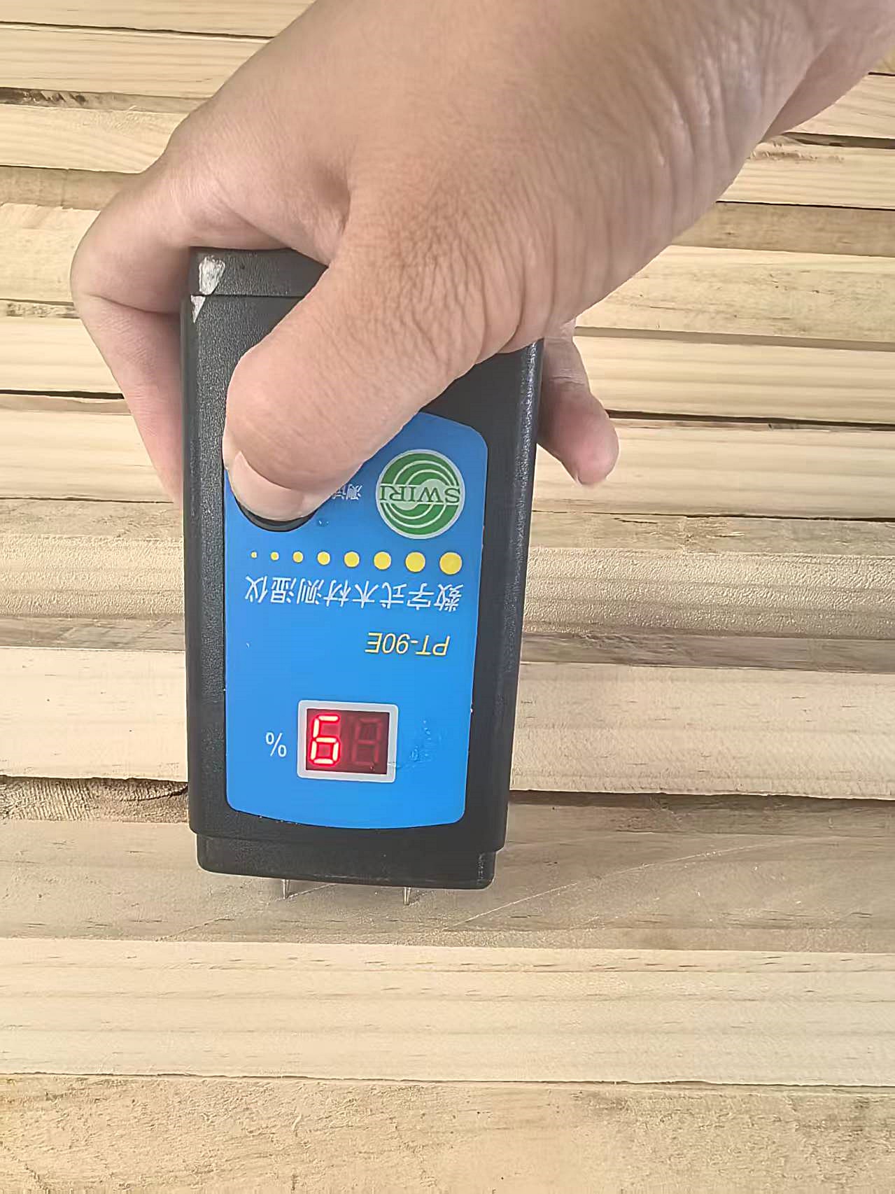 Moisture content testing of pine timber before stretcher bar production