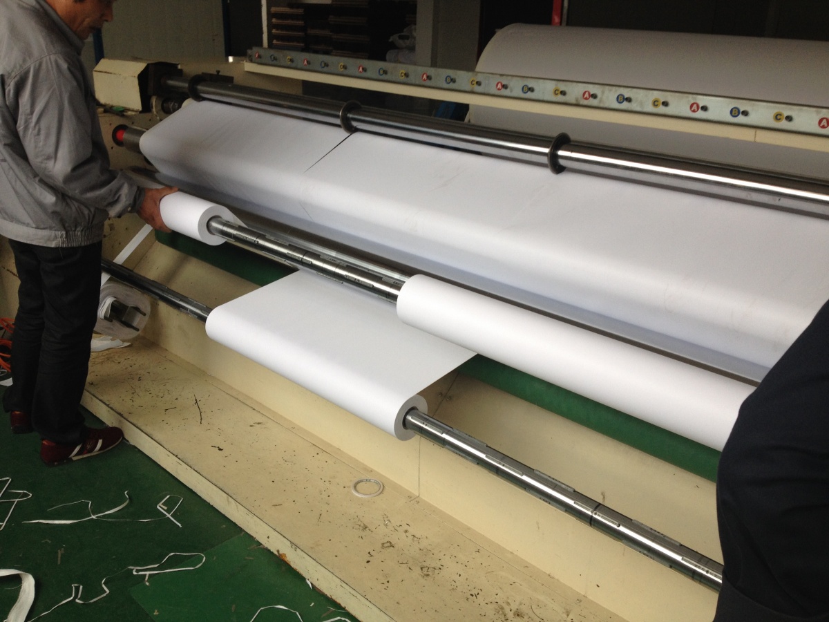 Printable canvas slitting and rewinding process at Colors Art factory