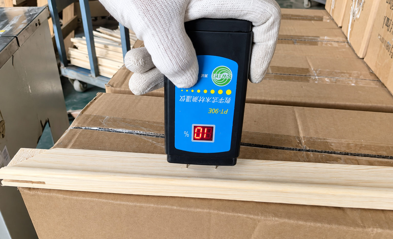 Moisture content testing for pine stretcher bars before shipment